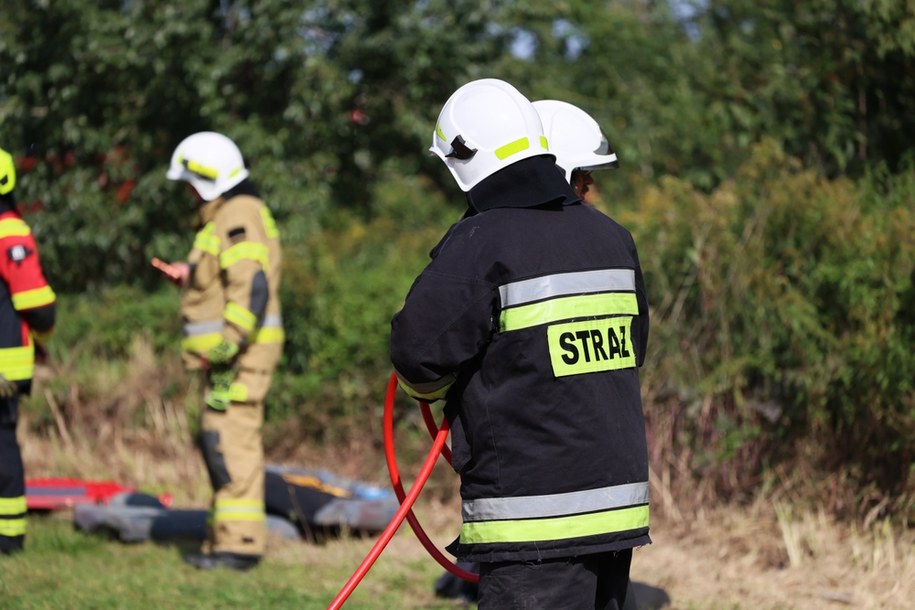 Pożar tartaku w Grodźcu. Z ogniem walczyło kilkadziesiąt zastępów straży pożarnej