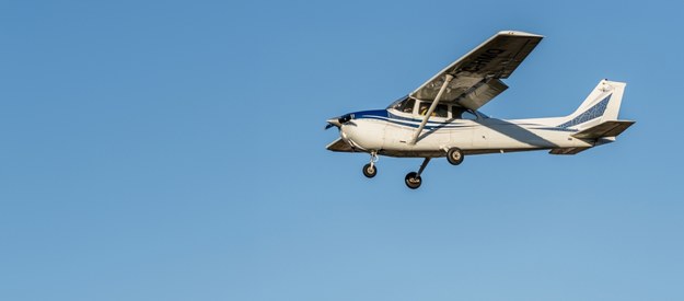 Awionetka wpadła do wody. Pilot przeżył