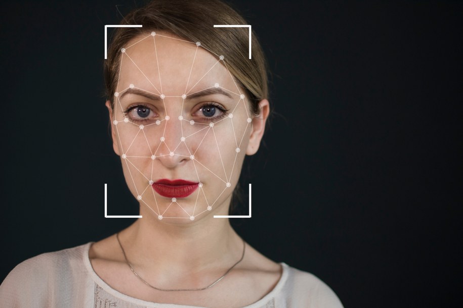 Wielka Brytania zapowiada ostrzejszą walkę z deepfake'ami