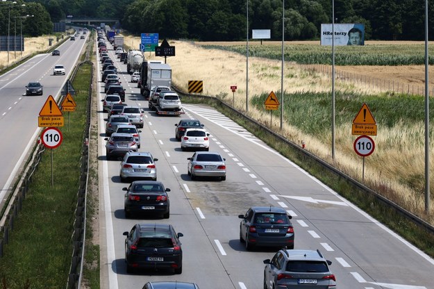 Dolny Śląsk: Po wypadku i kolizji kilkukilometrowe korki na A4