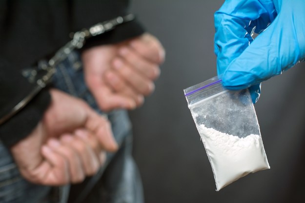 ​24-letni pseudokibic przemycał ponad kilogram kokainy
