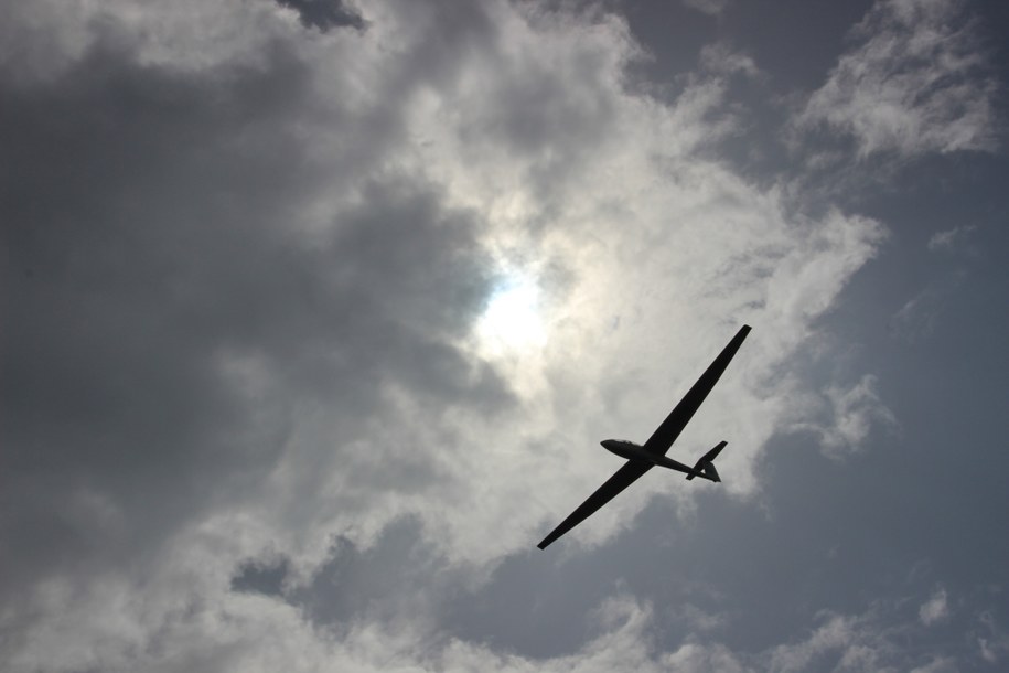 Na lotnisku rozbił się szybowiec. Pilot się katapultował