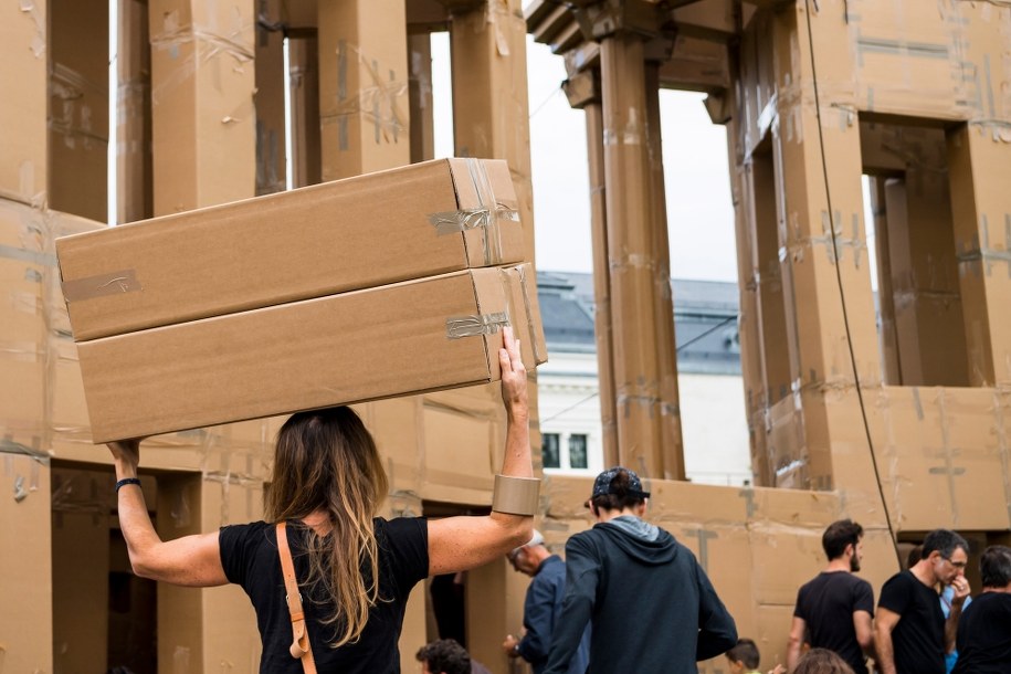 W Newcastle powstała kamienica z… kartonowych pudeł