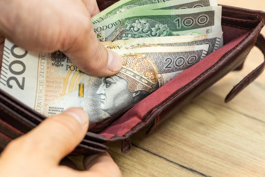 Znalazł na przystanku 20 tysięcy. Pieniądze wróciły do właścicielki