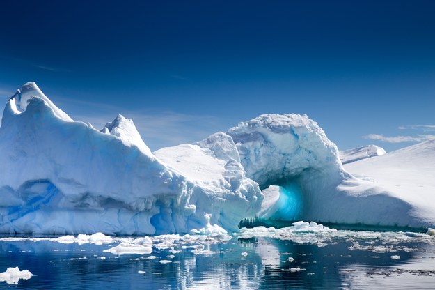 Ratownicy dotarli do chorego naukowca w Antarktyce. W akcji lodołamacz i śmigłowce