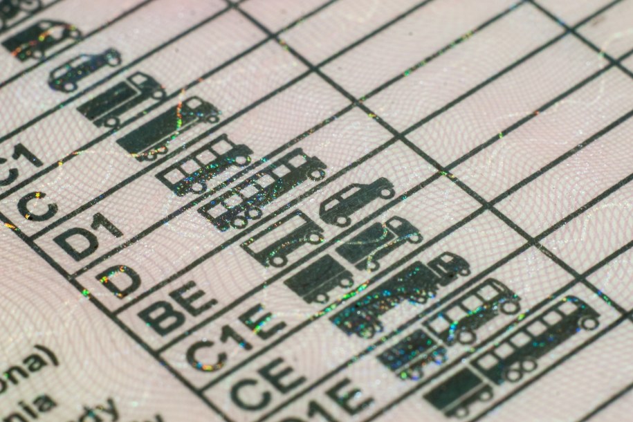 ​Nie zdążył odebrać prawa jazdy, a już je stracił