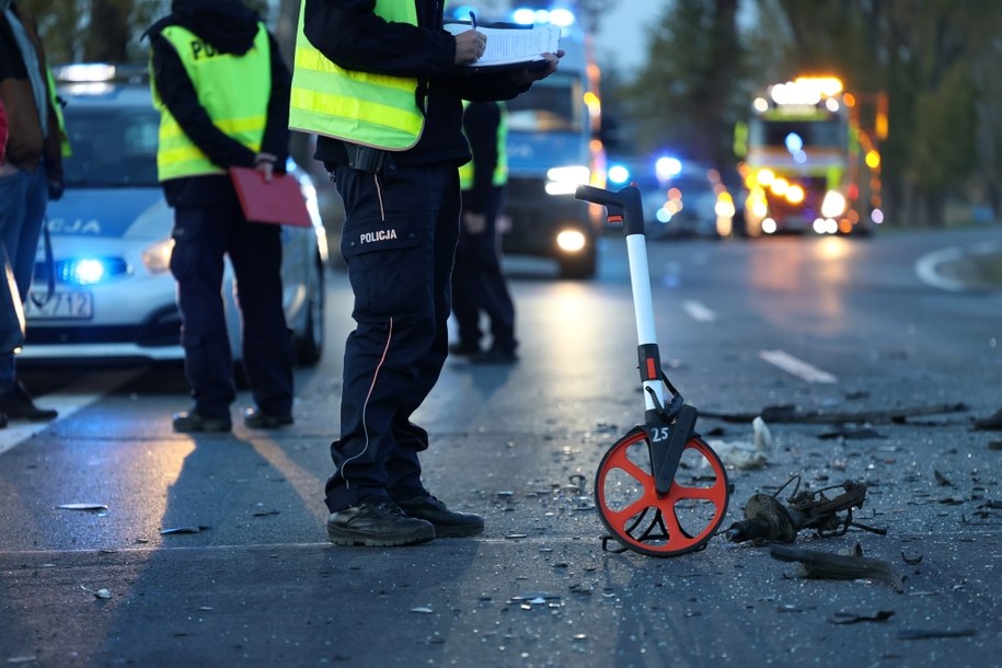 ​Sprawca kolizji uciekł. Potem przyglądał się pracy policjantów