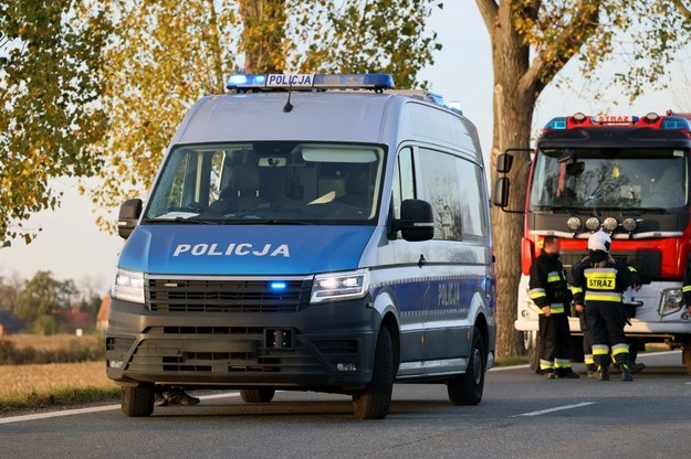 Zderzenie samochodu z autobusem w Warszawie. Ranna jedna osoba