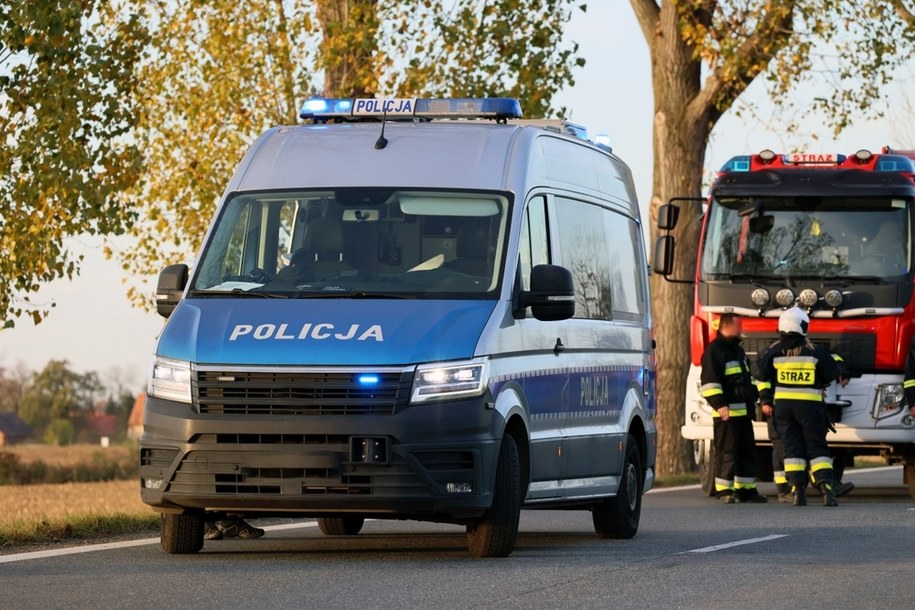 Zderzenie samochodu z autobusem w Warszawie. Ranna jedna osoba