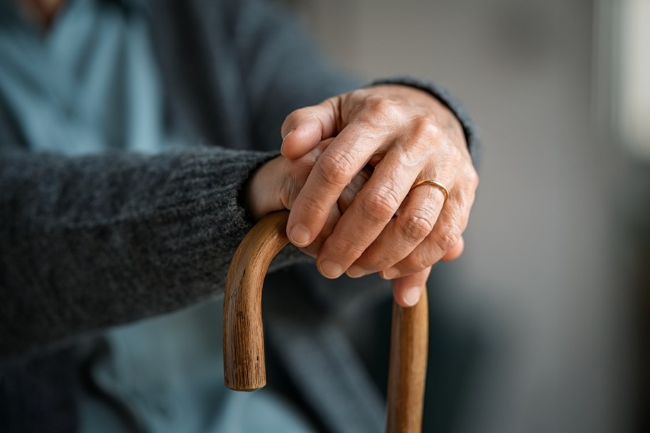 Wracając z sanatorium, ugrzęźli w leśnym błocie. Seniorów zgubiła nawigacja