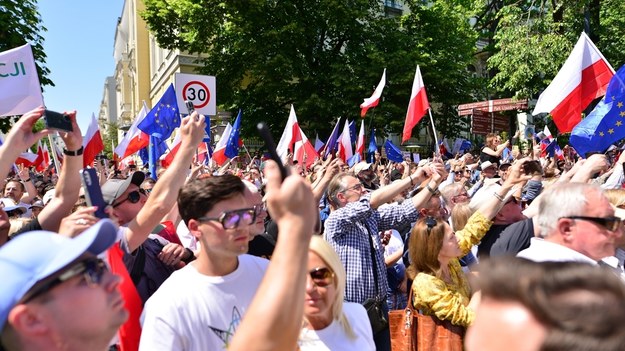 8 lat rządów PiS. Jak Polacy oceniają zmiany w kraju?