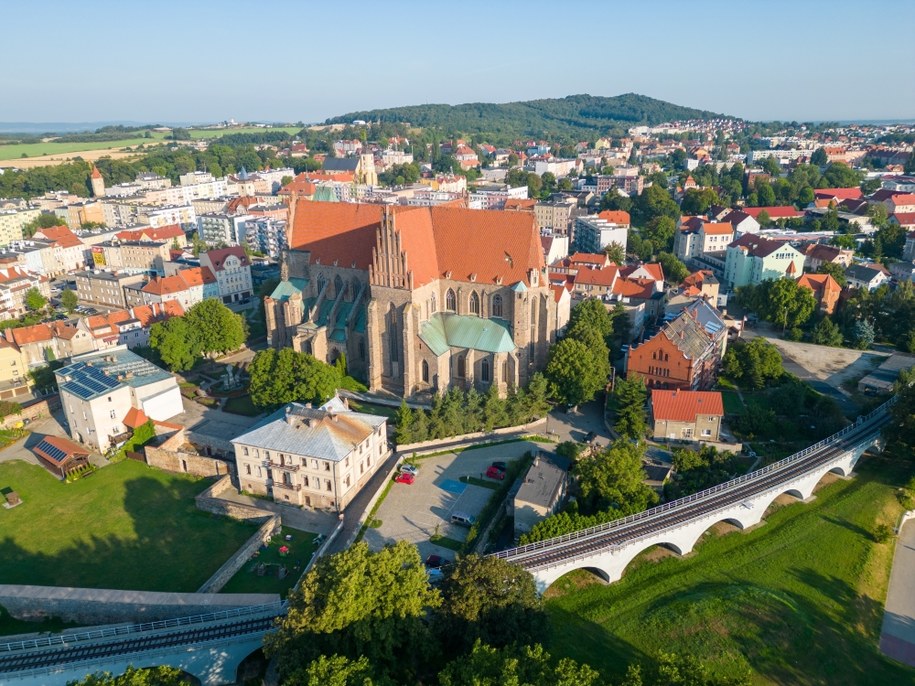 Powiesili na rusztowaniu figurkę Matki Boskiej. Są zarzuty dla sprawców