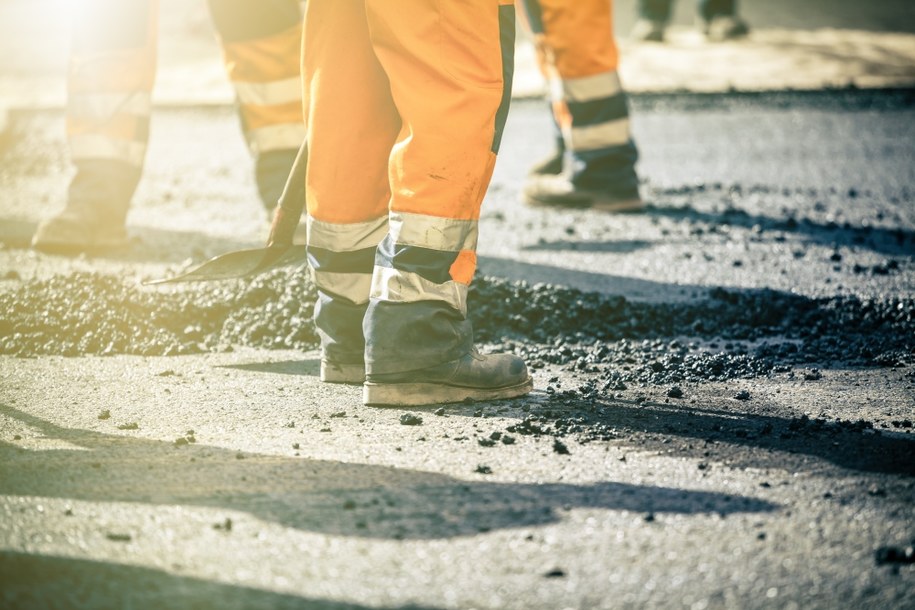 Utrudnienia dla kierowców, rowerzystów i pieszych w centrum Warszawy