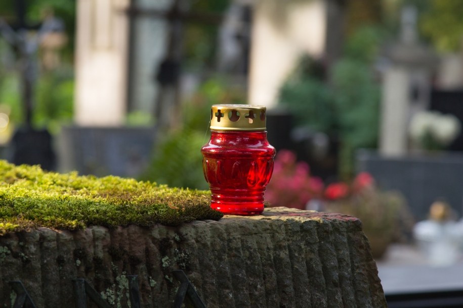 Wszystkich Świętych we Wrocławiu. Jak dojechać na cmentarze?