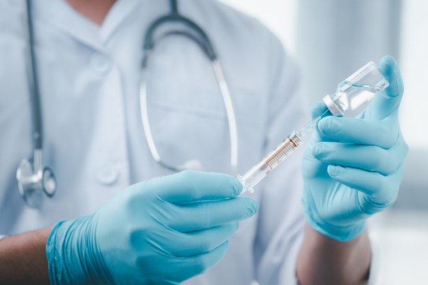 Ministerstwo interweniuje w sprawie szczepionki przeciwko Covid-19. Jest list do EMA