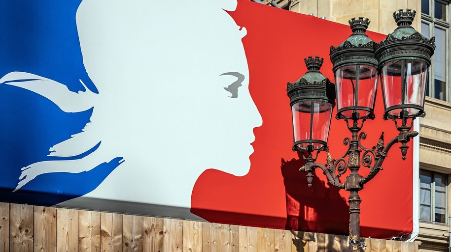 "Ekologiczna Marianna" z liśćmi we włosach. Nowy symbol Francuskiej Republiki