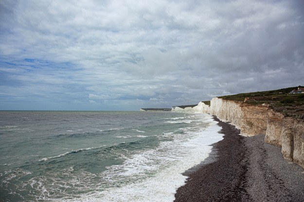 Tajemnicze kulki na plażach w Wielkiej Brytanii. Znaleziono ich ponad tysiąc
