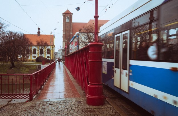 Kolizja dwóch tramwajów we Wrocławiu. Są ranni