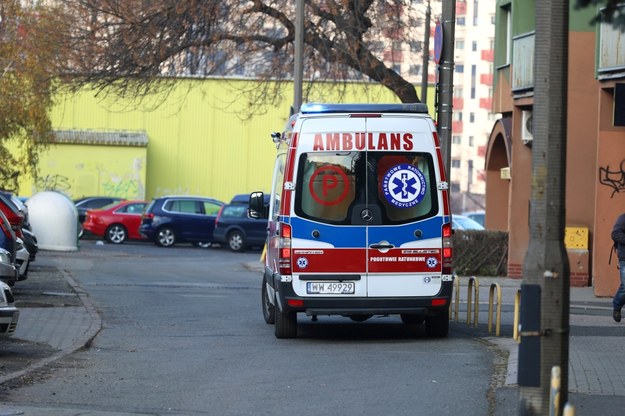 Pijany 50-latek pobił ratowników medycznych i zniszczył wyposażenie karetki