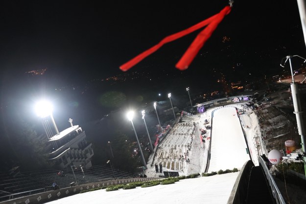 Silny wiatr storpedował zawody MP w skokach narciarskich w Zakopanem