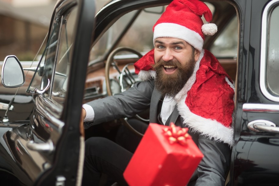 Pijany św. Mikołaj wjechał samochodem w budynek