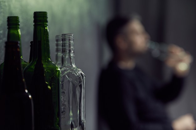 Śmiertelne pobicie podczas libacji alkoholowej w Rzeszowie. Nie żyje 43-latka