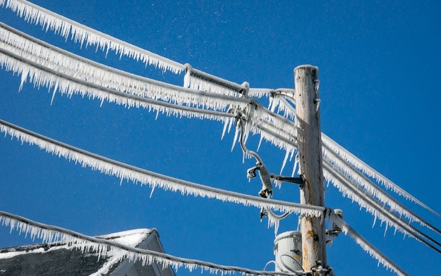 Atak zimy. Kilka tysięcy odbiorców bez prądu na północy Polski