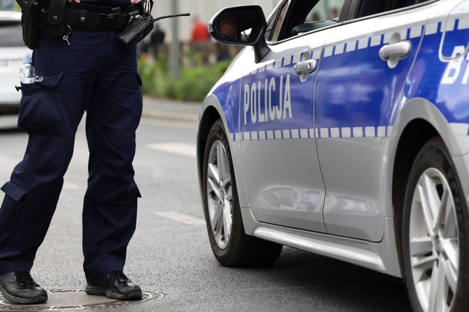 Trwają poszukiwania kierowcy, który potrącił policjanta