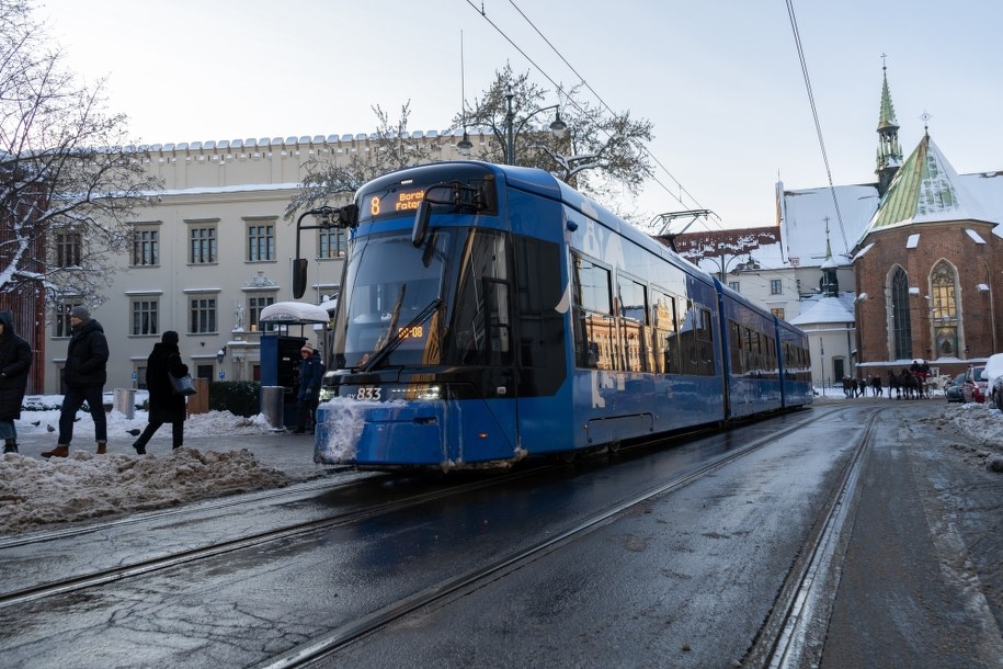 Trudny poranek dla pasażerów komunikacji miejskiej w Krakowie