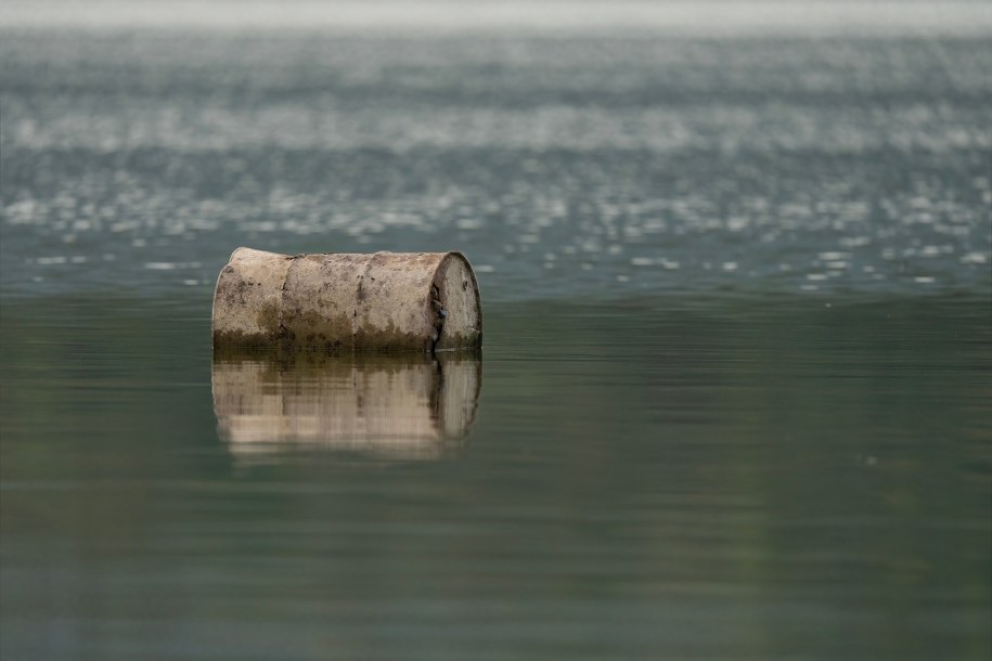 Plama ropy w Porcie Czerniakowskim?