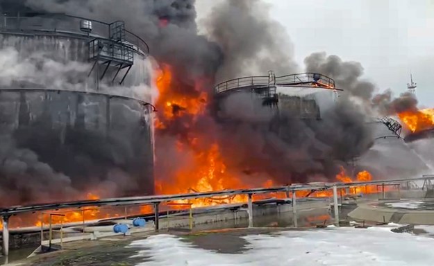 Nadlatujące drony, eksplozje i pożar. Atak na terminal gazu w Rosji