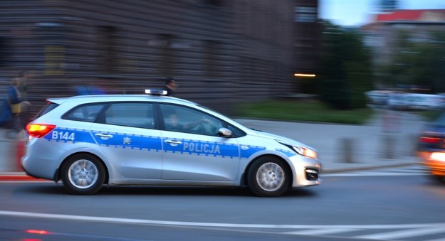 Policyjny pościg w Wałbrzychu. Trwają poszukiwania kierowcy
