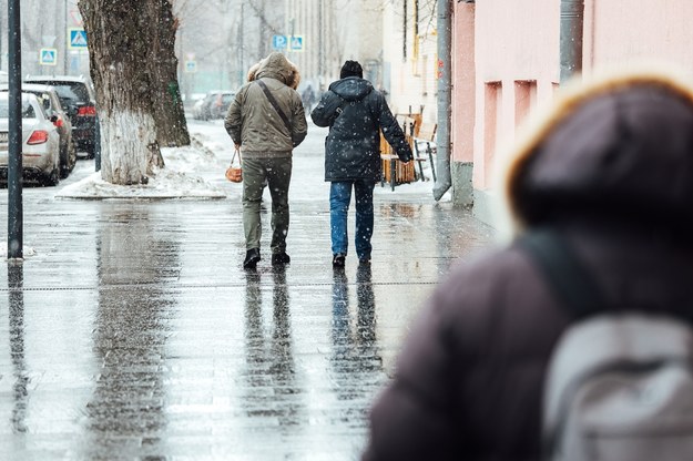 Pochmurny tłusty czwartek z opadami deszczu i śniegu. Na południu gołoledź