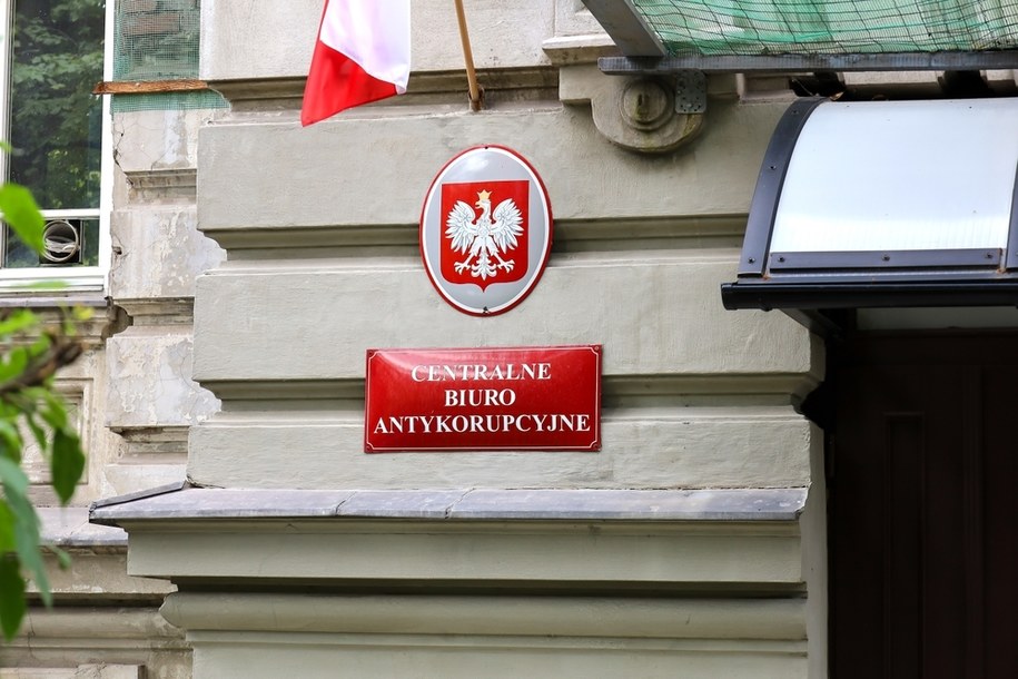Sprawa Collegium Humanum. Do CBA zgłosili się posiadacze nielegalnych dyplomów