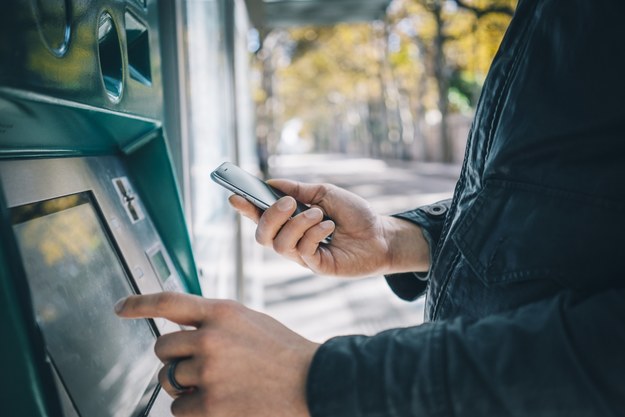 ​Wyłudzone kody i kradzieże z bankomatów