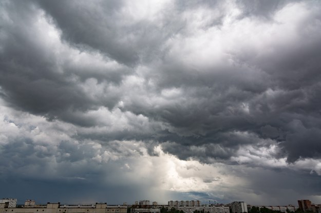 Ochłodzenie i burze. Prognoza pogody na najbliższe dni