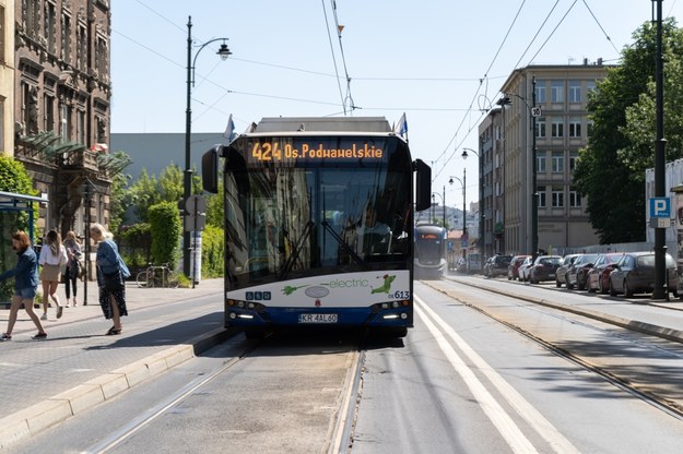 Prezent od prezydenta Krakowa. Plan darmowej komunikacji dla uczniów w wakacje