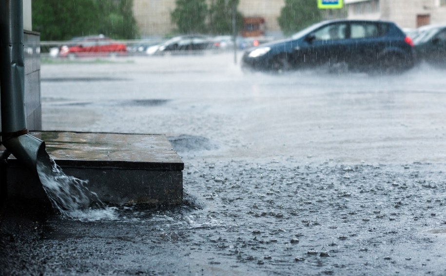 Oberwanie chmury nad Ełkiem. Ponad 60 interwencji strażaków