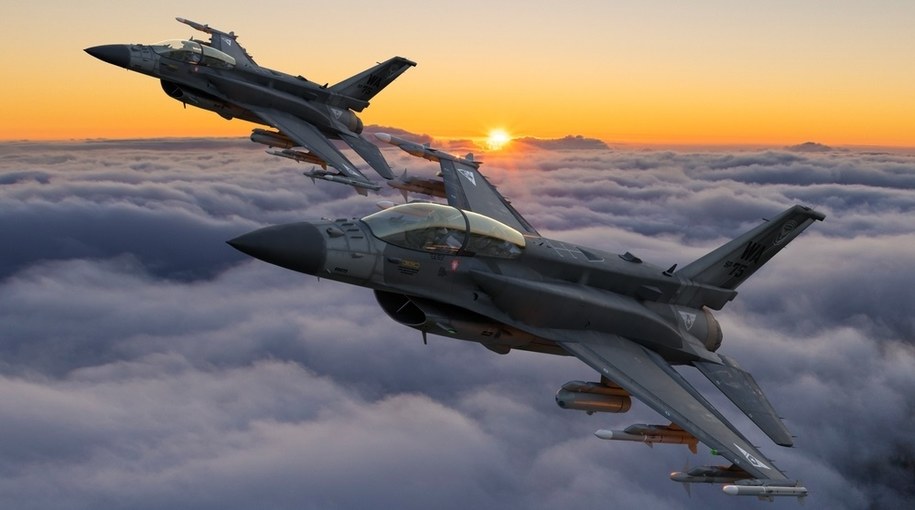 Część ukraińskich F-16 będzie stacjonować poza Ukrainą. Moskwa reaguje