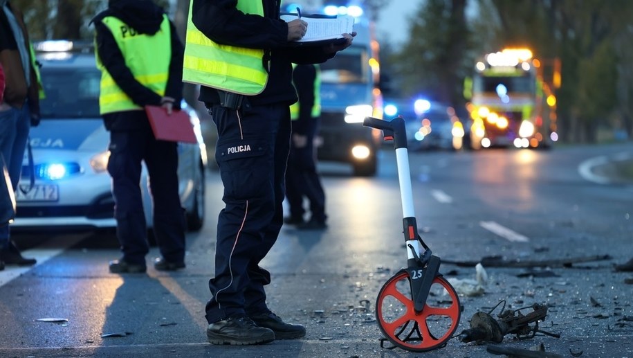 Zderzenie busa z osobówką. 10 osób poszkodowanych