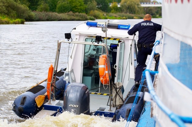 Podczas kąpieli w jeziorze natrafił na dryfujące w wodzie zwłoki