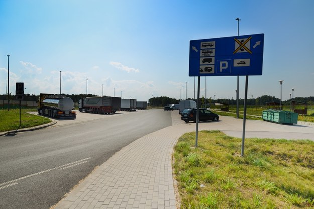 Zostawili 12-latka na parkingu. Zorientowali się po 150 km