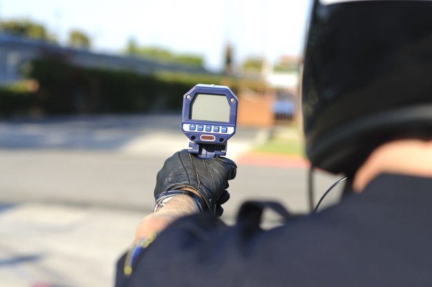 Pędził przez wieś 208 km/h. Absurdalne tłumaczenie kierowcy