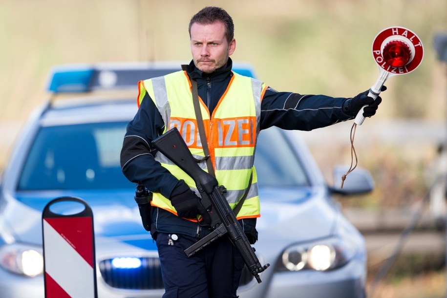 Kontrole na granicach, odsyłanie migrantów i deportacje. Niemcy mają dość "islamskiego terroryzmu"