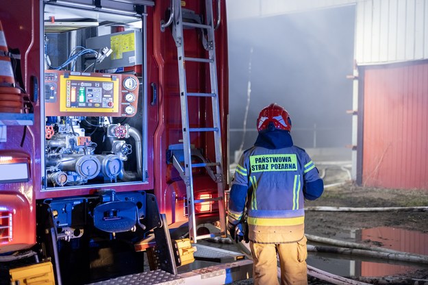 ​Podpalony samochód i bomba domowej roboty na bramie. Kto za tym stoi?