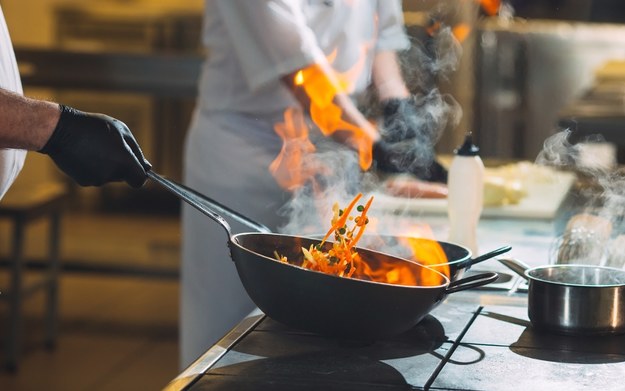 Szokujące sceny w restauracji. Szef kuchni zaatakował niezadowolonego klienta