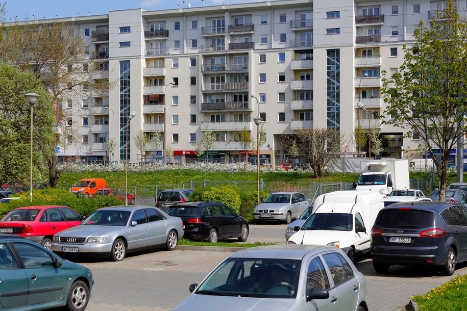 Rząd zmienia zdanie. Nie będzie zniesienia limitu miejsc parkingowych