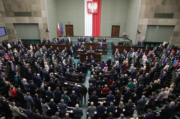 Kilkanaście mieszkań, dotacje, bitcoiny. Tak żyją polscy posłowie