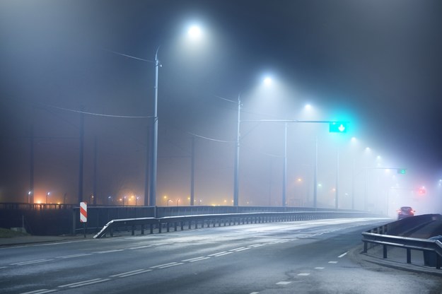 Gęste mgły nad Polską. IMGW ostrzega