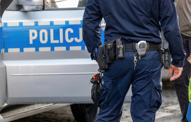 Mężczyzna postrzelony przez policjantów koło cmentarza